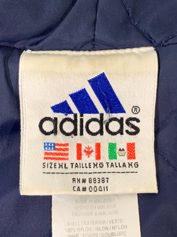 【現状渡し品】【メンズ】 adidas アディダス NYLON HOODED JACKET AHN001 ナイロン フーデッド ジャケット ライトアウター 万国旗タグ 146-260404-kk-12-min サイズ：US XL カラー：ネイビー 万代Net店
