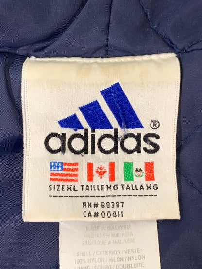 【現状渡し品】【メンズ】 adidas アディダス NYLON HOODED JACKET AHN001 ナイロン フーデッド ジャケット ライトアウター 万国旗タグ 146-260404-kk-12-min サイズ：US XL カラー：ネイビー 万代Net店
