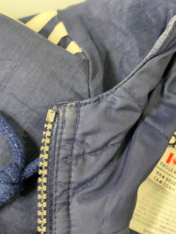 【現状渡し品】【メンズ】 adidas アディダス NYLON HOODED JACKET AHN001 ナイロン フーデッド ジャケット ライトアウター 万国旗タグ 146-260404-kk-12-min サイズ：US XL カラー：ネイビー 万代Net店