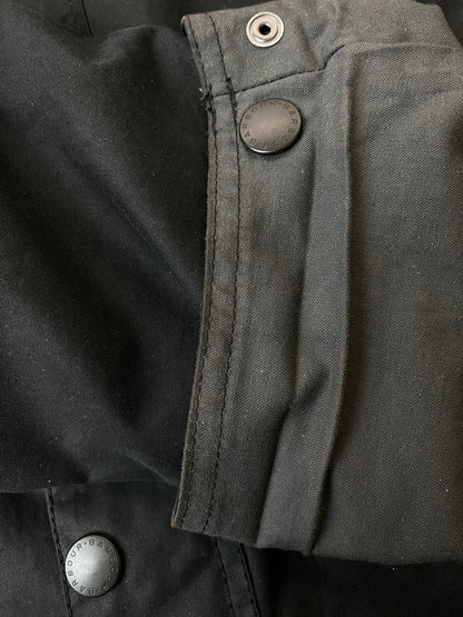 【中古品】【メンズ】 Barbour バーブァー ×URBAN RESEARCH アーバンリサーチ DOORS 2002094 OVERSIZE HOODED BEDALE オーバーサイズ フーデッド ビデイル 144-260125-zi-07-min サイズ：36 カラー：ブラック 万代Net店
