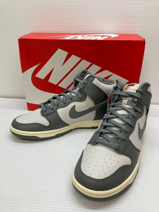 【中古美品】【メンズ】 NIKE ナイキ DUNK HI RETRO SE VNTG DM0582-001 ダンク ハイ レトロ シーズナル エディション ヴィンテージ スニーカー 靴 160-260127-yn-03-min サイズ：28.5cm US10.5 カラー：LIGHT BONE/TUMBLED GREY 万代Net店
