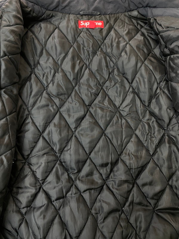 【中古品】【メンズ】 Supreme シュプリーム 23AW WILDCAT SIDELINE PUFFER JACKET ワイルドキャット サイドライン パファー ジャケット 149-260125-zi-06-min サイズ：L カラー：ブラック 万代Net店