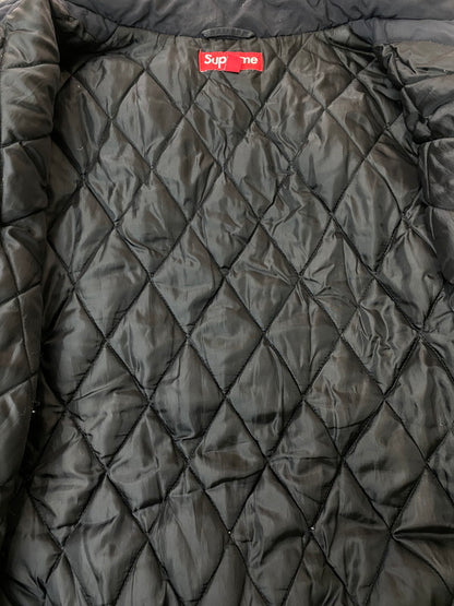 【中古品】【メンズ】 Supreme シュプリーム 23AW WILDCAT SIDELINE PUFFER JACKET ワイルドキャット サイドライン パファー ジャケット 149-260125-zi-06-min サイズ：L カラー：ブラック 万代Net店