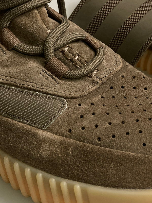 【中古品】【メンズ】 adidas アディダス YEEZY BOOST 750 BY2456 イージーブースト750 ハイカットスニーカー メンズ シューズ 靴 ガムソール 161-260127-em-01-min サイズ：26.5cm カラー：LIGHT BROWN GUM （CHOCOLATE） 万代Net店