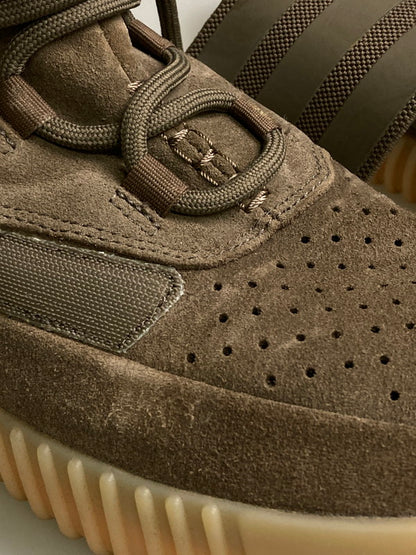 【中古品】【メンズ】 adidas アディダス YEEZY BOOST 750 BY2456 イージーブースト750 ハイカットスニーカー メンズ シューズ 靴 ガムソール 161-260127-em-01-min サイズ：26.5cm カラー：LIGHT BROWN GUM （CHOCOLATE） 万代Net店