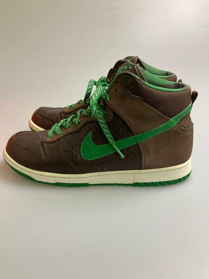 【中古品】【メンズ】 NIKE ナイキ × STUSSY ステューシー DUNK HIGH 315593-221 ダンク ハイ スニーカー メンズ シューズ 靴 160-260127-em-04-min サイズ：28.0cm カラー：BAROQUE BROWN/BAROQUE BROWN-CLASSIC GREEN 万代Net店