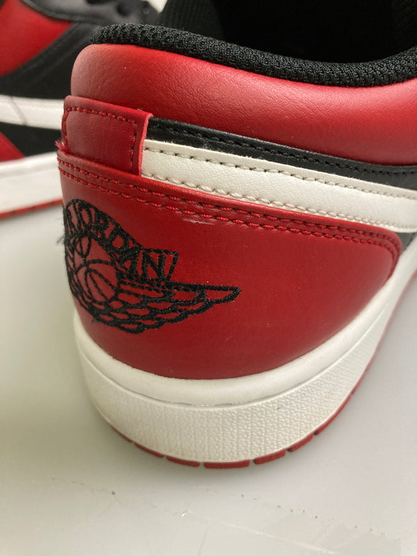 【中古品】【メンズ】 NIKE ナイキ AIR JORDAN 1 LOW BRED 553558-066 エアジョーダン1 ロー ブレッド スニーカー メンズ 靴 シューズ 160-260130-em-07-min サイズ：28.5cm カラー：ブラック/レッド 万代Net店