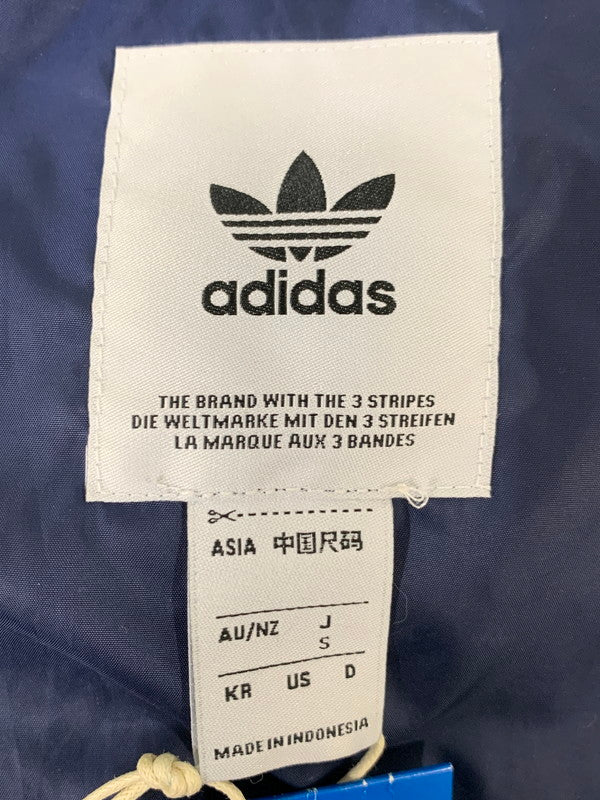 【中古品】【メンズ】 adidas アディダス アディカラー ダウン REGEN ジャケット IW3451 メンズ アウター カジュアル 保温性 148-260127-em-29-min サイズ：S カラー：ナイトインディゴ/プリラブドイエロー 万代Net店