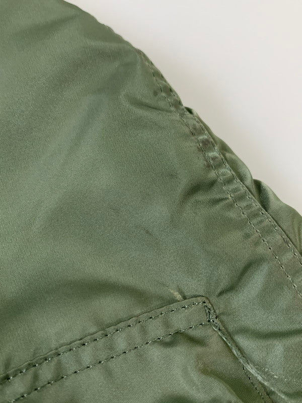 【中古品】【メンズ】 ALPHA INDUSTRIES アルファ インダストリー 90S N-2B FLIGHT JACKET 1615-573-8335 フード ファー フライト ジャケット 90年代 ヴィンテージ メンズアウター アメリカ製 146-260127-em-30-min サイズ：M カラー：オリーブグリーン 万代Net店