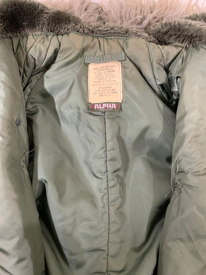 【中古品】【メンズ】 ALPHA INDUSTRIES アルファ インダストリー 90S N-2B FLIGHT JACKET 1615-573-8335 フード ファー フライト ジャケット 90年代 ヴィンテージ メンズアウター アメリカ製 146-260127-em-30-min サイズ：M カラー：オリーブグリーン 万代Net店