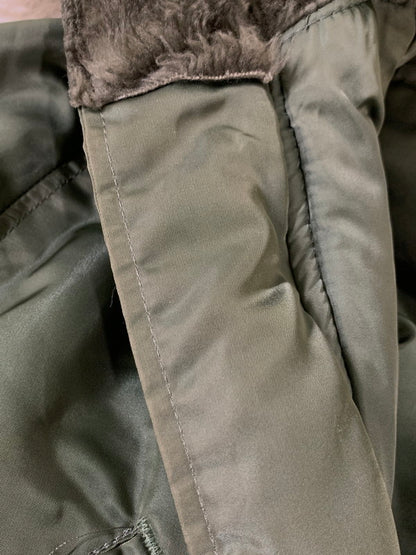 【中古品】【メンズ】 ALPHA INDUSTRIES アルファ インダストリー 90S N-2B FLIGHT JACKET 1615-573-8335 フード ファー フライト ジャケット 90年代 ヴィンテージ メンズアウター アメリカ製 146-260127-em-30-min サイズ：M カラー：オリーブグリーン 万代Net店