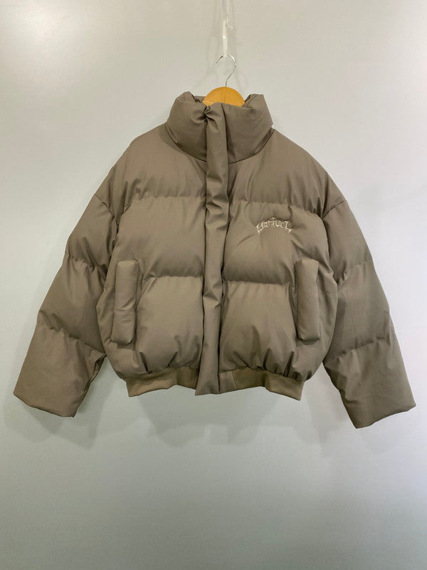 【中古品】【メンズ】 YORU CLUB ヨルクラブ OG LOGO LUXURY PUFFER JACKET オージー ロゴ ラグジュアリー パファー ジャケット アウター 142-260130-SH-18-min サイズ：M カラー：ベージュ系 万代Net店