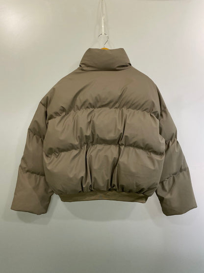 【中古品】【メンズ】 YORU CLUB ヨルクラブ OG LOGO LUXURY PUFFER JACKET オージー ロゴ ラグジュアリー パファー ジャケット アウター 142-260130-SH-18-min サイズ：M カラー：ベージュ系 万代Net店