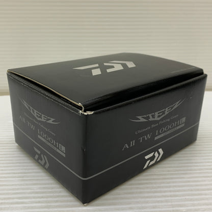 【中古品】 ダイワ スティーズ A2 TW 1000HL ベイトリール 釣り フィッシング 釣り道具 134-260427-em-16-min 万代Net店
