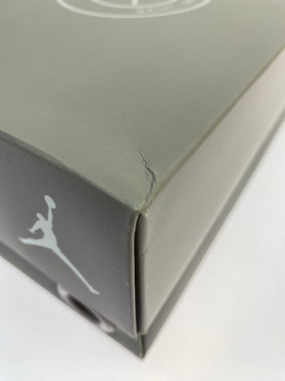 【中古品】【メンズ】 NIKE ナイキ × PARIS SAINT-GERMAIN パリ サンジェルマン 別注 コラボ AIR JORDAN 5 RETRO LOW DX6325-204 エア ジョーダン 5 レトロ ロー スニーカー シューズ 靴 160-260201-SH-12-min カラー：アイボリー系 万代Net店