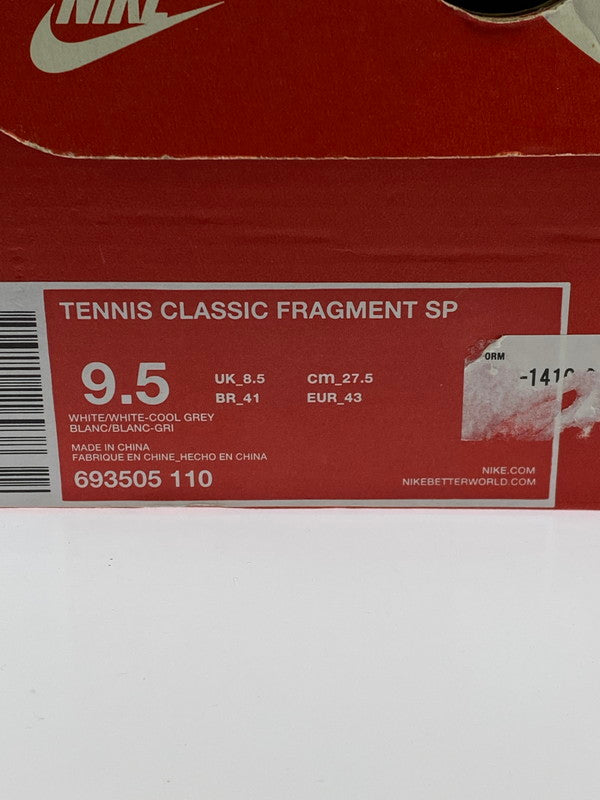 【中古品】【メンズ】 NIKE ナイキ × FRAGMENT DESIGN フラグメント デザイン 別注 コラボ TENNIS CLASSIC FRAGMENT SP 693505-110 テニス クラシック フラグメントスペシャル スニーカー シューズ 靴 160-260201-SH-08-min カラー：ブラック、ホワイト 万代Net店