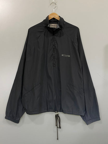 【中古品】【メンズ】 FEAR OF GOD FOG ESSENTIALS HALF ZIP TRACK JACKET フィアオブゴッド エッセンシャルズ ハーフジップ トラックジャケット ライトアウター 142-260319-yn-11-min サイズ：XL カラー：ダークグレー 万代Net店