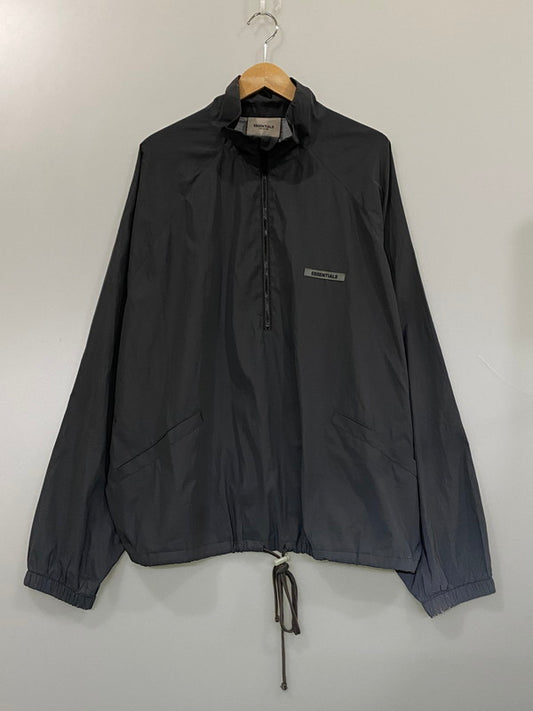 【中古品】【メンズ】 FEAR OF GOD FOG ESSENTIALS HALF ZIP TRACK JACKET フィアオブゴッド エッセンシャルズ ハーフジップ トラックジャケット ライトアウター 142-260319-yn-11-min サイズ：XL カラー：ダークグレー 万代Net店