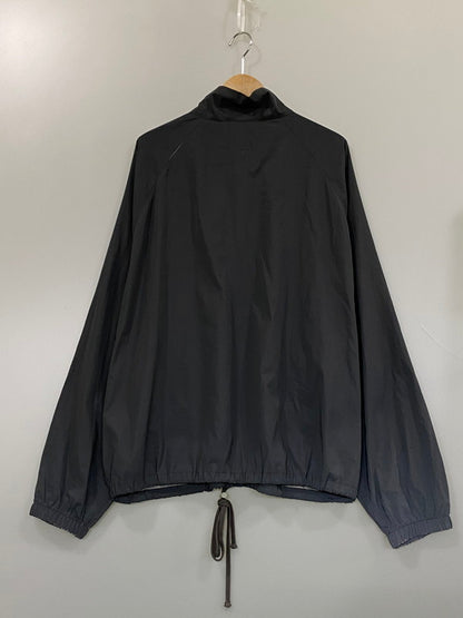 【中古品】【メンズ】 FEAR OF GOD FOG ESSENTIALS HALF ZIP TRACK JACKET フィアオブゴッド エッセンシャルズ ハーフジップ トラックジャケット ライトアウター 142-260319-yn-11-min サイズ：XL カラー：ダークグレー 万代Net店