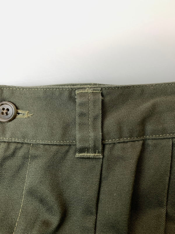【中古品】【メンズ】 FIDELITY フェデリティー 2TUCK TWILL TROUSERS PANTS C-25375003-2 ツータックツイルトラウザーパンツ ボトムス 156-260319-SH-25-min サイズ：M カラー：オリーブドラブ 万代Net店