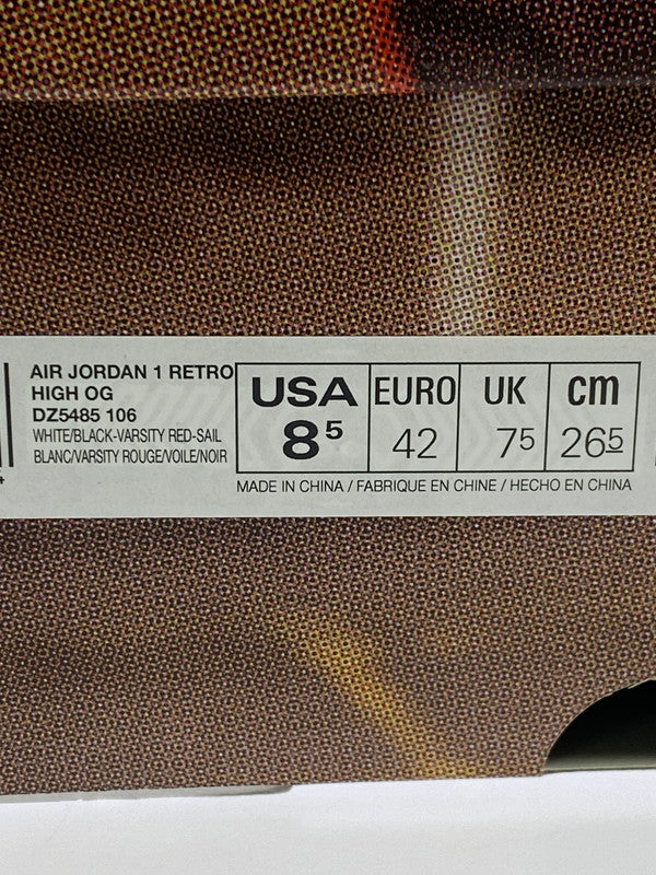 【中古品】【メンズ】 NIKE ナイキ AIR JORDAN 1 RETRO HIGH OG DZ5485-106 エア ジョーダン 1 レトロ ハイ オージー スニーカー 靴 160-260210-yn-02-min サイズ：26.5cm US8.5 カラー：WHITE/BLACK-VARSITY RED-SAIL 万代Net店