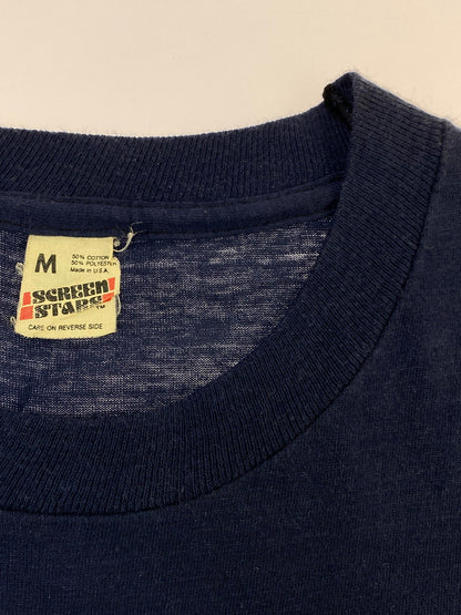 【中古品】【メンズ】 SCREEN STARS スクリーンスターズ STRIKE 1983 SS TEE 80S プリント Tシャツ 80年代 メンズ トップス 半袖 146-260311-em-23-min サイズ：M カラー：ネイビー 万代Net店