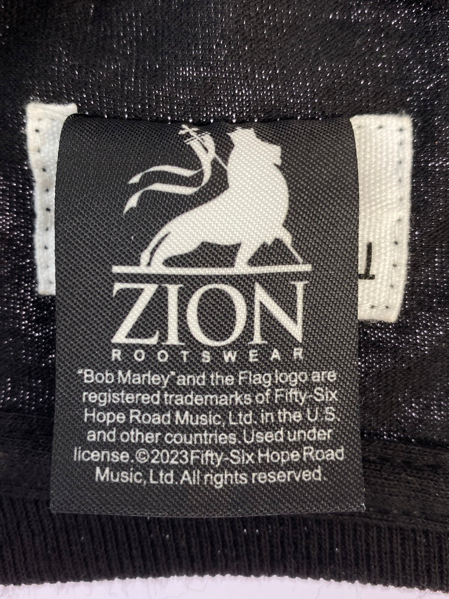 【中古品】【メンズ】 THE GUILTY PARTIES ザ・ギルティー・パーティーズ × BOB MARLEY ボブ・マーリー 23SS AND WAILERS LIVE SS TEE 半袖 ライヴ Tシャツ メンズ トップス 142-260311-em-19-min サイズ：M カラー：ブラック 万代Net店