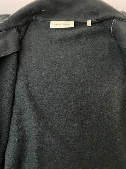 【中古品】【メンズ】 FEAR OF GOD ESSENTIALS フィアーオブゴッド エッセンシャルズ MODERN FIT FLEECE JACKET モダンフィット フリースジャケット ライトアウター 142-260214-kk-07-min サイズ：S カラー：ブラック 万代Net店