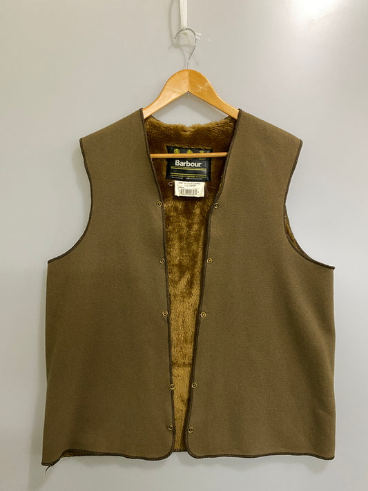【中古品】【メンズ】 BARBOUR バーブァー アクリルライニングベスト A297 C40 メンズ アウター 144-260702-hu-32-min カラー：カーキ/ブラウン系 万代Net店