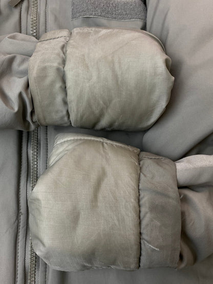 【中古品】【メンズ】 US ARMY ユーエスアーミー 00S ECWCS LEVEL7 GENIII EXTREME COLD WEATHER PARKA エクストリームコールドウェザーパーカー 145-260213-em-39-min サイズ：44 カラー：グレー 万代Net店