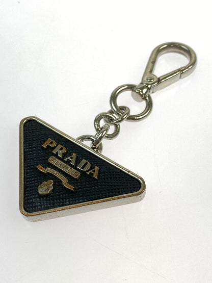 【中古品】【メンズ/レディース】 PRADA プラダ サフィアーノ トライアングルロゴ キーホルダー 183-260713-KS-20-min カラー：シルバー/ブラック 万代Net店