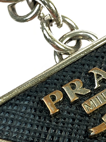 【中古品】【メンズ/レディース】 PRADA プラダ サフィアーノ トライアングルロゴ キーホルダー 183-260713-KS-20-min カラー：シルバー/ブラック 万代Net店