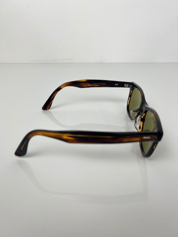 【中古品】【メンズ】 ZOFF ゾフ×TAKASHI KUMAGAI 熊谷隆志 別注 コラボ WELLINGTON TYPE SUNGLASSES ZH201G06A_43E1 ウェリントン タイプ サングラス アイウェア アクセサリー 203-260612-kk-05-hon サイズ：50ロ22-150 カラー：ブラウン 万代Net店