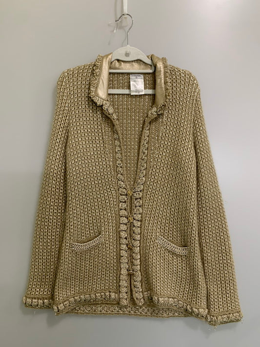 【中古品】【レディース】 CHANEL シャネル VINTAGE GOLD SHIMMER KNIT CARDIGAN SWEATER P23997V01600 ヴィンテージ ゴールド シマーニットカーディガン トップス 168-260607-SH-06-hon サイズ：38 カラー：オークル系/ゴールド 万代Net店