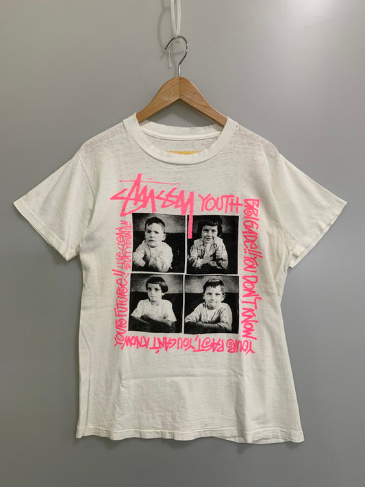 【現状渡し品】【メンズ】 OLD STUSSY オールド ステューシー 80~90's STEDMAN 4KIDS PRINT T-SHIRT VINTAGE 80-90年代 ステッドマン 4キッズ プリント Tシャツ USA製 半袖 トップス ヴィンテージ 146-260607-SH-12-hon サイズ：表記無し 下記参照 カラー：ホワイト 万代Net店