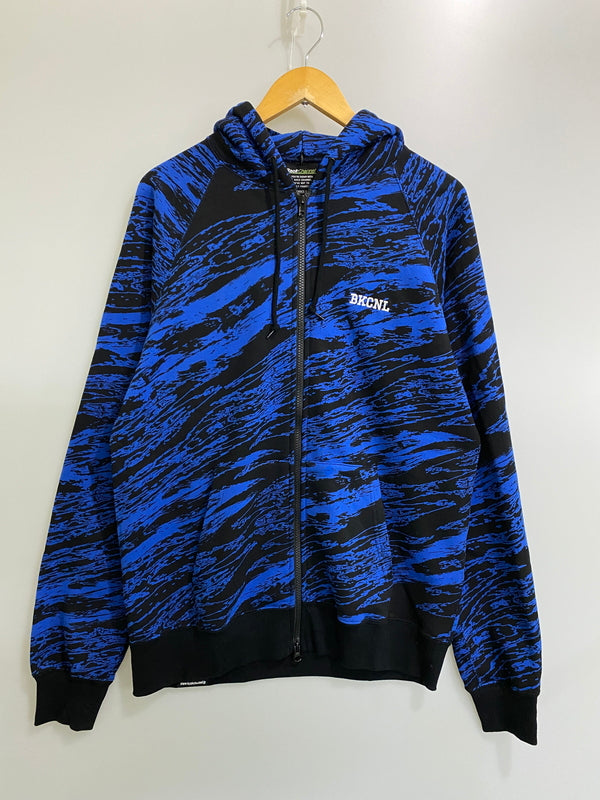 【中古品】【メンズ】 BACKCHANNEL バックチャンネル GHOSTLION CAMO FULL ZIP PARKA ゴーストライオン カモ フルジップ パーカー メンズ トップス 142-260630-hu-15-min サイズ：L カラー：ブルー/ブラック 万代Net店