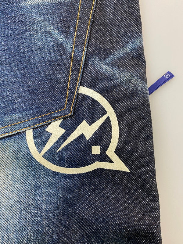 【中古品】【メンズ】 DENIM BY VANQUISH ヴァンキッシュ & FRAGMENT フラッグメント STRAIGHT DENIM PANT ストレート デニムパンツ メンズ ボトムス ジーンズ 151-260227-em-35-min サイズ：32 カラー：インディゴブルー 万代Net店