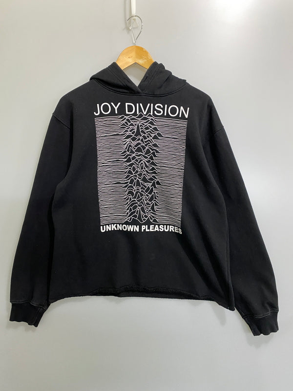 【現状渡し品】【メンズ】 JOY DIVISION ジョイ・ディヴィジョン PULLOVER HOODIE プルオーバー フーディー メンズ トップス パーカー 長袖 スウェット 146-260720-em-02-min カラー：ブラック 万代Net店