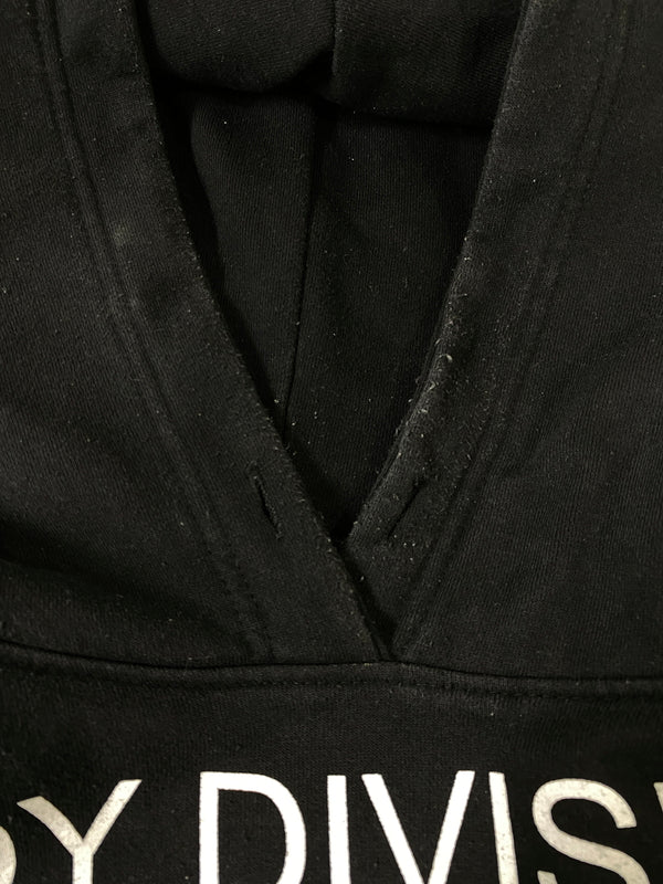 【現状渡し品】【メンズ】 JOY DIVISION ジョイ・ディヴィジョン PULLOVER HOODIE プルオーバー フーディー メンズ トップス パーカー 長袖 スウェット 146-260720-em-02-min カラー：ブラック 万代Net店