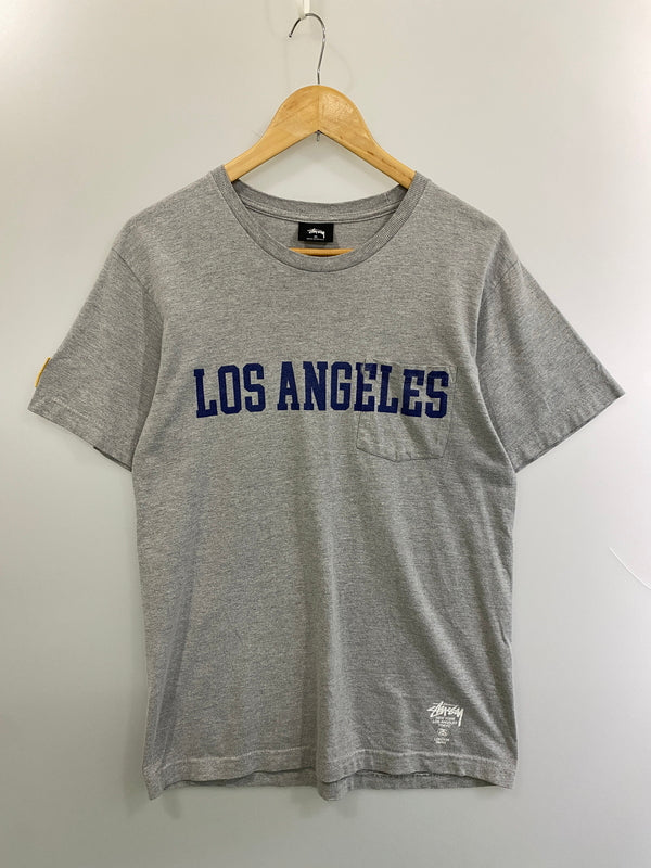 【中古品】【メンズ】 STUSSY ステューシー LOS ANGELES POCKET TEE ロス エンジェルス ポケット Tシャツ トップス 142-260626-jt-17-min サイズ：M カラー：グレー 万代Net店