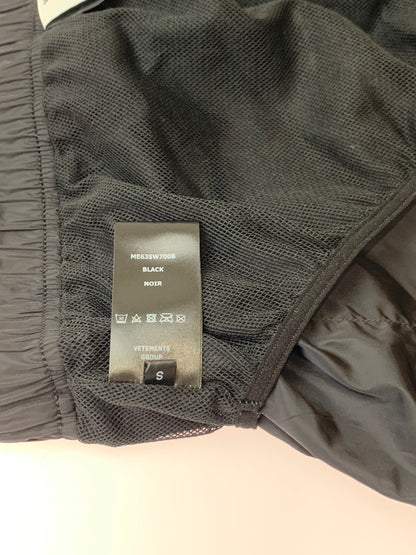 【中古品】【メンズ】 VETEMENTS ヴェトモン BLACK LOGO SWIM SHORTS ME63SW700B ブラック ロゴ スウィム ショーツ 海水パンツ メンズ ショートパンツ 152-260311-em-14-min サイズ：S カラー：ブラック 万代Net店