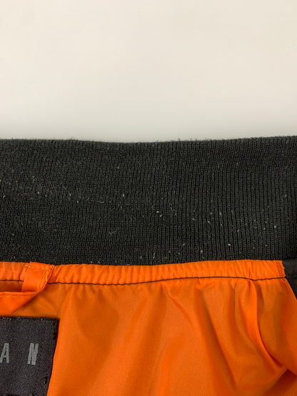 【中古品】【メンズ】 JORDAN BRAND ジョーダン ブランド M J BRK CLGTE VRSTY JKT ジャケット スタジアムジャンパー スタジャン 上着 アウター 148-260812-hu-22-min サイズ：XL カラー：ブラック/オレンジ 万代Net店