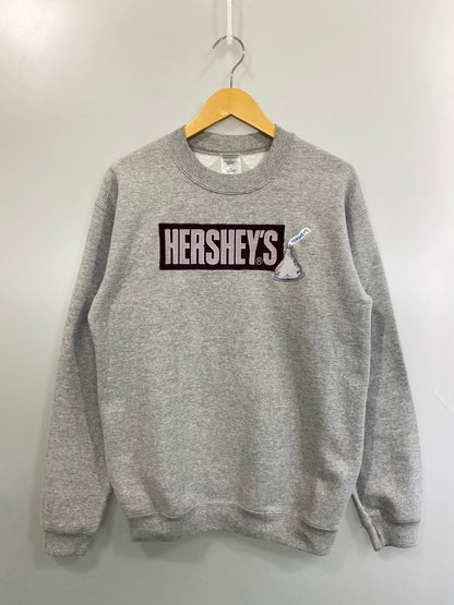 【中古品】【メンズ】 GILDAN ギルダン HERSHEY'S L/S SWEAT SHIRT ロングスリーブ スウェットシャツ トレーナー トップス 146-260715-yn-07-min サイズ：S カラー：グレー 万代Net店