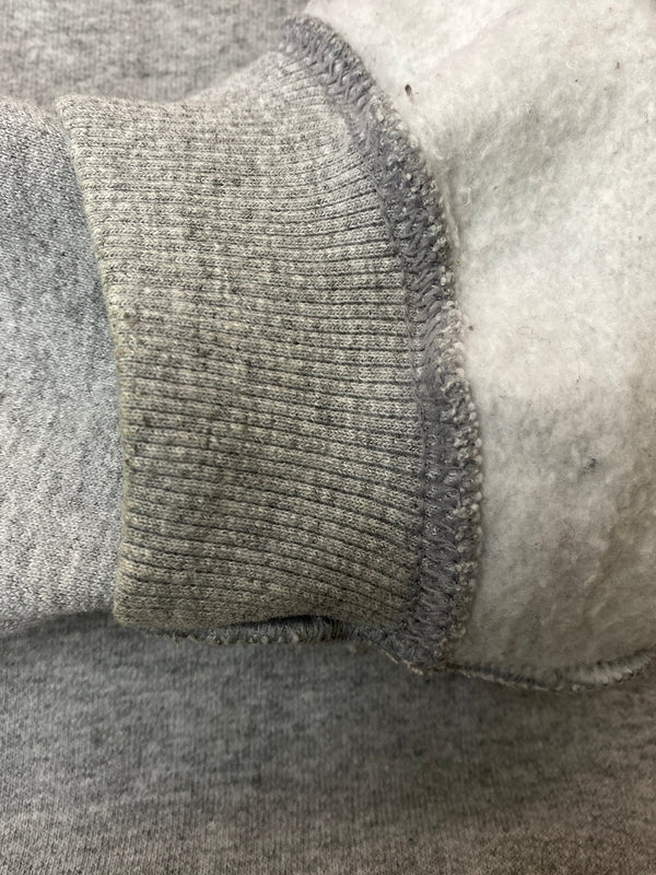【中古品】【メンズ】 GILDAN ギルダン HERSHEY'S L/S SWEAT SHIRT ロングスリーブ スウェットシャツ トレーナー トップス 146-260715-yn-07-min サイズ：S カラー：グレー 万代Net店