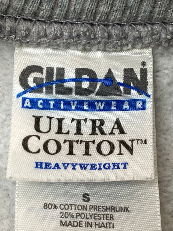 【中古品】【メンズ】 GILDAN ギルダン HERSHEY'S L/S SWEAT SHIRT ロングスリーブ スウェットシャツ トレーナー トップス 146-260715-yn-07-min サイズ：S カラー：グレー 万代Net店