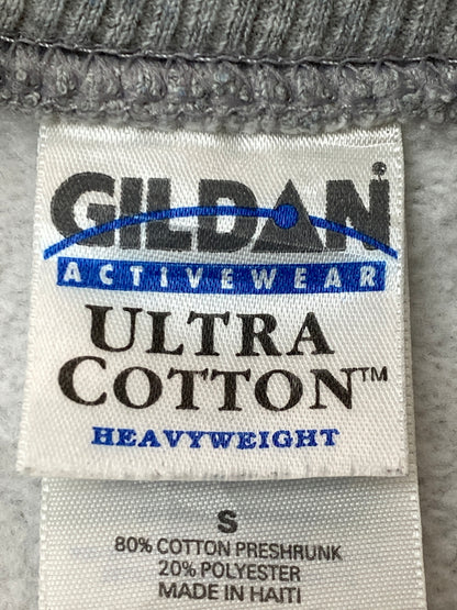 【中古品】【メンズ】 GILDAN ギルダン HERSHEY'S L/S SWEAT SHIRT ロングスリーブ スウェットシャツ トレーナー トップス 146-260715-yn-07-min サイズ：S カラー：グレー 万代Net店