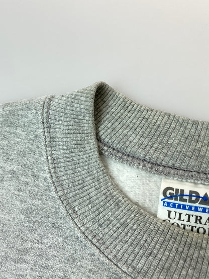 【中古品】【メンズ】 GILDAN ギルダン HERSHEY'S L/S SWEAT SHIRT ロングスリーブ スウェットシャツ トレーナー トップス 146-260715-yn-07-min サイズ：S カラー：グレー 万代Net店