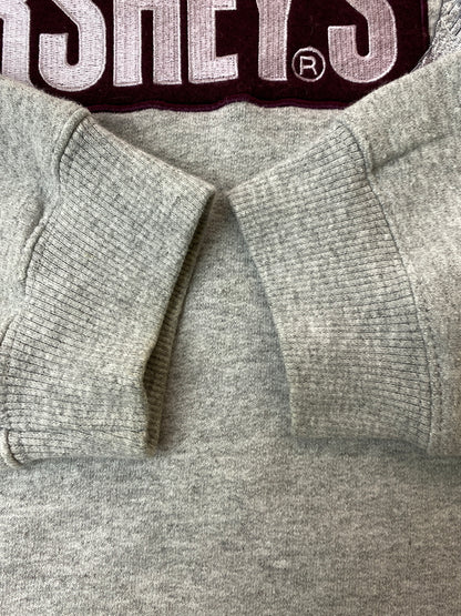 【中古品】【メンズ】 GILDAN ギルダン HERSHEY'S L/S SWEAT SHIRT ロングスリーブ スウェットシャツ トレーナー トップス 146-260715-yn-07-min サイズ：S カラー：グレー 万代Net店