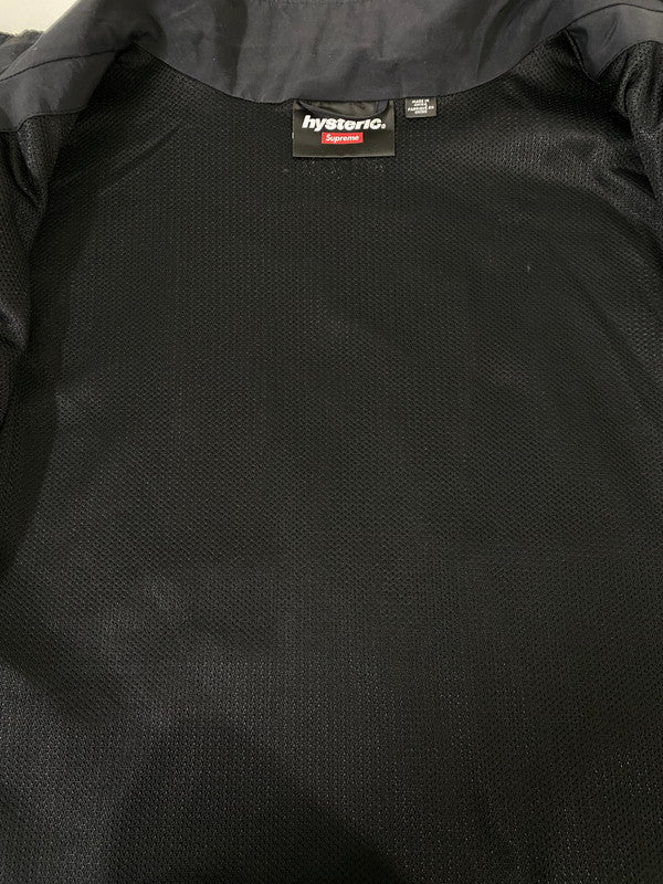 【中古品】【メンズ】 Supreme シュプリーム × HYSTERIC GLAMOUR ヒステリックグラマー TRACK JACKET トラックジャケット アウター 149-260327-SH-18-min サイズ：XXL カラー：ブラック 万代Net店