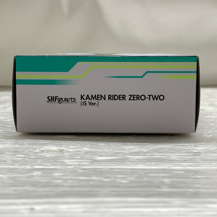 【中古品】 S.H.F 仮面ライダーゼロツー (イズver.) フィギュアーツ バンダイナムコ 魂ウェブ商店 セロワン フィギュア 042-260924-em-08-min 万代Net店